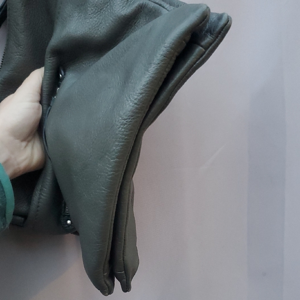 Danier Stylish Leather Gray Crossbody Bag - Picture 9 of 9